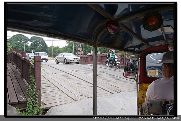 泰國大城府《Ayutthaya大城》護城河3木橋.jpg