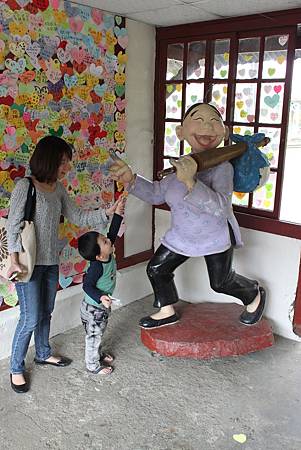 餵阿婆吃餅乾 餵阿婆吃餅乾