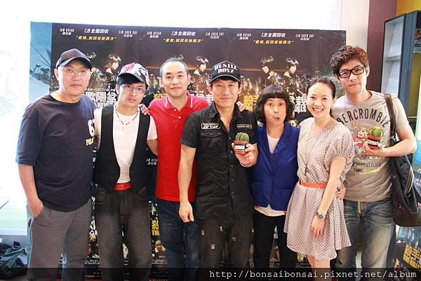 08.05 news-1 全民最大檔與冷面佛曾寶儀合照.JPG