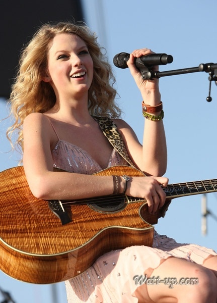 Taylor_Swift%20(90).jpg