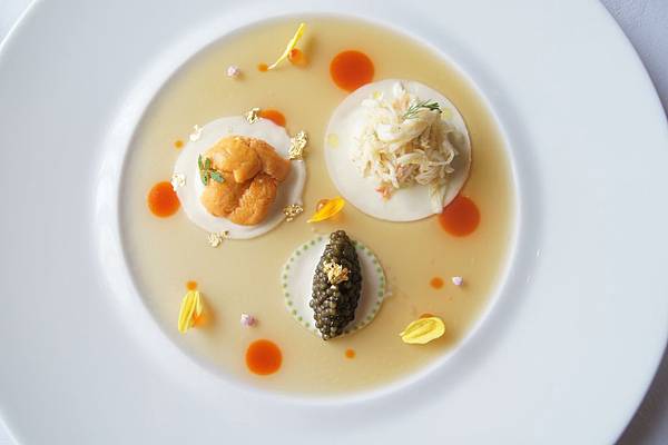 Saveurs iodees-en fine gelee de crustaces-Caviar-Oursin-Crabe dans une oncteuse creme de fenouil anisee.JPG Saveurs iodees-en fine gelee de crustaces-Caviar-Oursin-Crabe dans une oncteuse creme de fenouil anisee.JPG