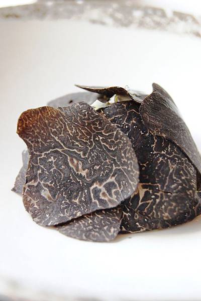 黑松露Truffe noire et la pomme Roseval en duo mele aux copeaux de parmesan-tomate confite et fleur de sel.JPG 黑松露Truffe noire et la pomme Roseval en duo mele aux copeaux de parmesan-tomate confite et fleur de sel.JPG