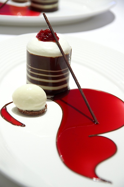 bitter chocolate+hazelnut cylinder+ginger mousse+blackcurrant granite.JPE bitter chocolate+hazelnut cylinder+ginger mousse+blackcurrant granite.JPE