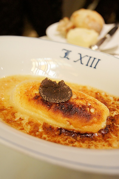 Quenelle de sandre-creme champignon-truffe.JPG Quenelle de sandre-creme champignon-truffe.JPG