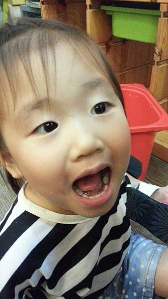 103.06.09假牙裝好了 (1).jpg 103.06.09假牙裝好了 (1).jpg