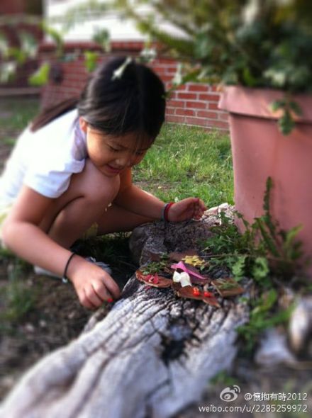 madison playing with flowers