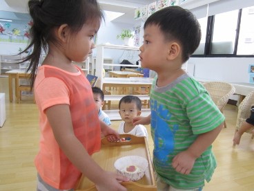 跟同學分享我的三明治噢 跟同學分享我的三明治噢