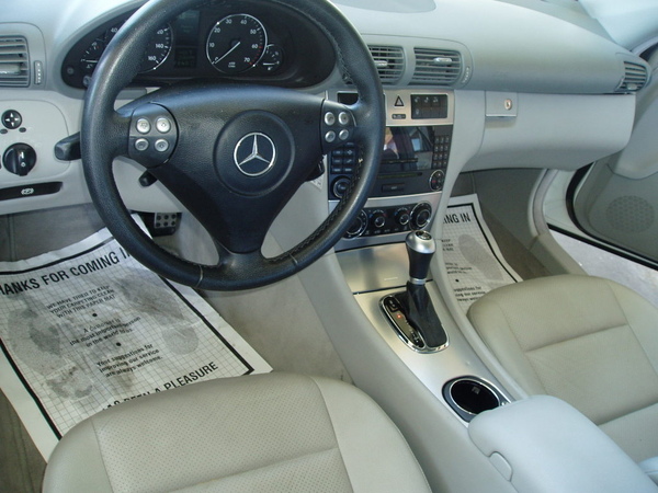 2005 Mercedes-Benz C230 10.jpg