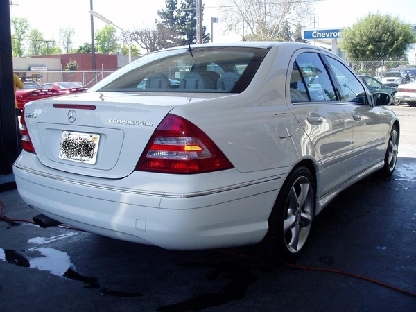 2005 Mercedes-Benz C230 1.jpg