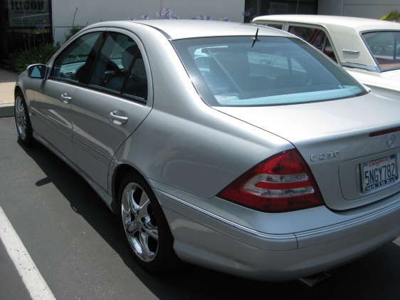 2005 Mercedes-Benz C230 silver 2.jpg