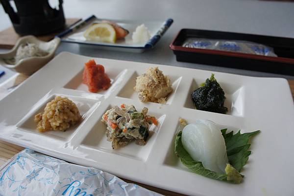 還是吃不習慣日式早餐,尤其是沒有咖啡= = 還是吃不習慣日式早餐,尤其是沒有咖啡= =