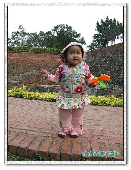 11M27D-074.jpg 11M27D-074.jpg