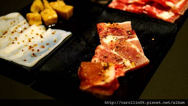 【食記】燒肉吃到飽《櫻花羿日式炭火燒肉》東區新開幕-櫻花羿