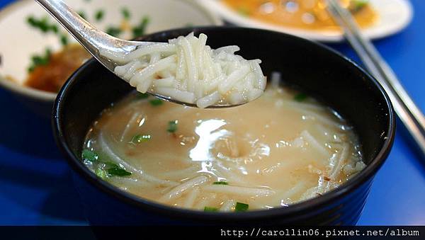 【食記】豬的精華一口吃《三粒米粉湯》-三粒米粉湯 【食記】豬的精華一口吃《三粒米粉湯》-三粒米粉湯