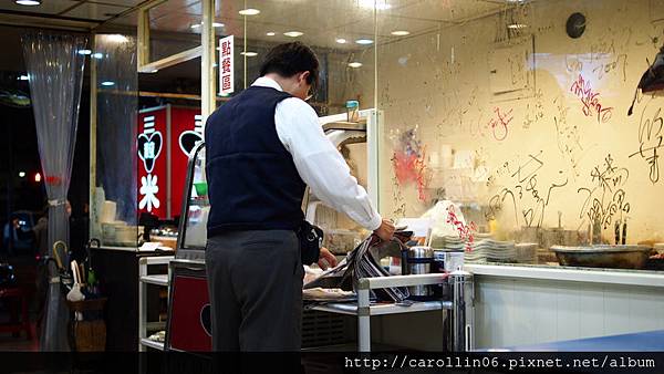 【食記】豬的精華一口吃《三粒米粉湯》-三粒米粉湯 【食記】豬的精華一口吃《三粒米粉湯》-三粒米粉湯