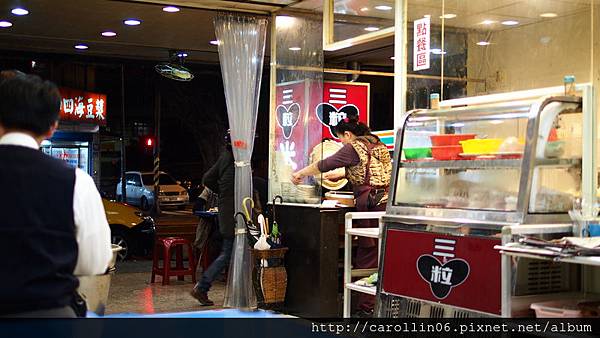 【食記】豬的精華一口吃《三粒米粉湯》-三粒米粉湯 【食記】豬的精華一口吃《三粒米粉湯》-三粒米粉湯