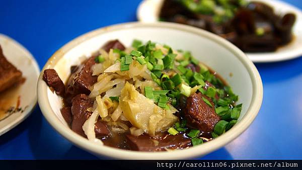 【食記】豬的精華一口吃《三粒米粉湯》-三粒米粉湯 【食記】豬的精華一口吃《三粒米粉湯》-三粒米粉湯