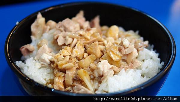 【食記】豬的精華一口吃《三粒米粉湯》-三粒米粉湯 【食記】豬的精華一口吃《三粒米粉湯》-三粒米粉湯