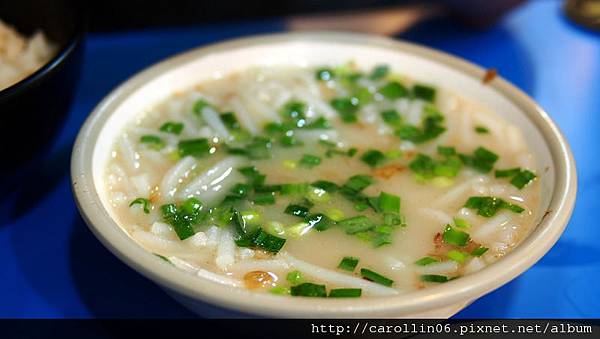 【食記】豬的精華一口吃《三粒米粉湯》-三粒米粉湯 【食記】豬的精華一口吃《三粒米粉湯》-三粒米粉湯