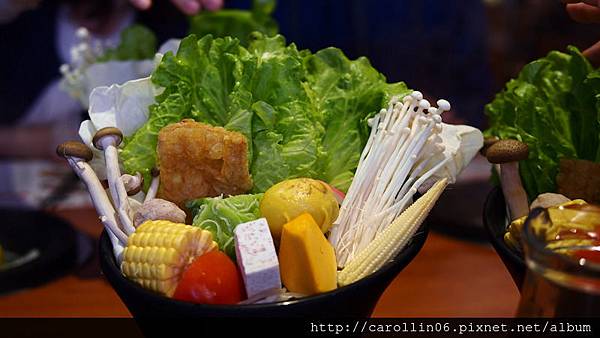 【美食】新北市。永和石頭火鍋《石裡香》石裡飄香-石裡香 【美食】新北市。永和石頭火鍋《石裡香》石裡飄香-石裡香