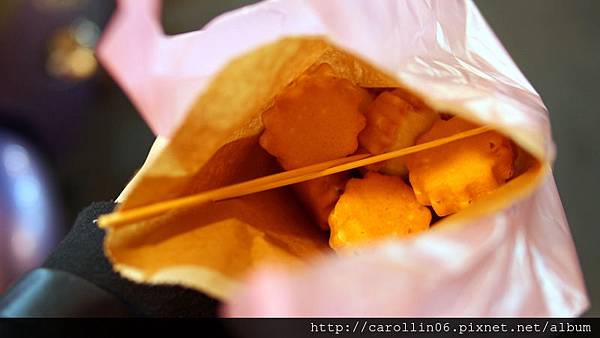 【美食】宜蘭。《平胸妹脆皮雞蛋糕 》羅東夜市小吃攤 【美食】宜蘭。《平胸妹脆皮雞蛋糕 》羅東夜市小吃攤