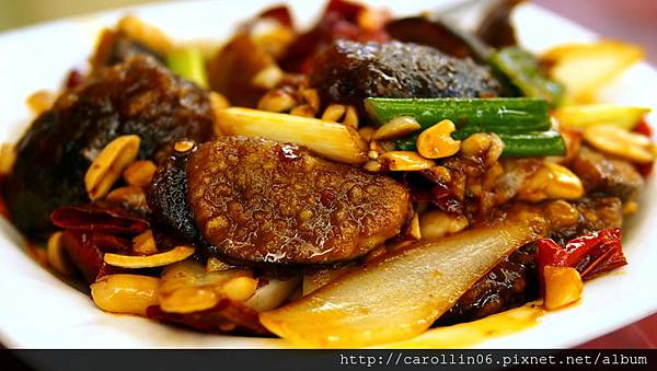 【食記】台中。誘人酥皮鵝《阿秋大肥鵝》