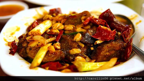 【食記】台中。誘人酥皮鵝《阿秋大肥鵝》