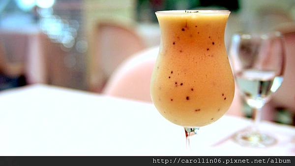 【食記】台中。表現不差卻小失望《華麗狂女士ii 》Macaron Pink-Macaron Pink 【食記】台中。表現不差卻小失望《華麗狂女士ii 》Macaron Pink-Macaron Pink