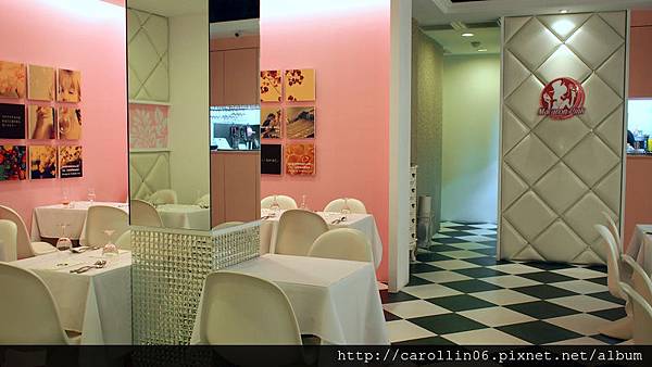 【食記】台中。表現不差卻小失望《華麗狂女士ii 》Macaron Pink-Macaron Pink 【食記】台中。表現不差卻小失望《華麗狂女士ii 》Macaron Pink-Macaron Pink