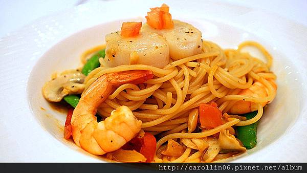 【食記】台中。表現不差卻小失望《華麗狂女士ii 》Macaron Pink-Macaron Pink 【食記】台中。表現不差卻小失望《華麗狂女士ii 》Macaron Pink-Macaron Pink