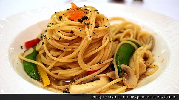 【食記】台中。表現不差卻小失望《華麗狂女士ii 》Macaron Pink-Macaron Pink 【食記】台中。表現不差卻小失望《華麗狂女士ii 》Macaron Pink-Macaron Pink