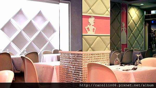 【食記】台中。表現不差卻小失望《華麗狂女士ii 》Macaron Pink-Macaron Pink 【食記】台中。表現不差卻小失望《華麗狂女士ii 》Macaron Pink-Macaron Pink