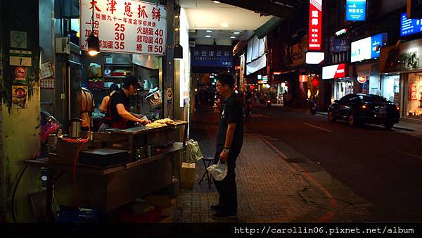 【美食】台北。永康街《天津蔥抓餅》一般般 不知為何排隊 【美食】台北。永康街《天津蔥抓餅》一般般 不知為何排隊