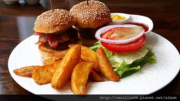 【隨興食記】《HALEAKALA 夏威夷酒吧餐廳》-HALEAKALA 【隨興食記】《HALEAKALA 夏威夷酒吧餐廳》-HALEAKALA