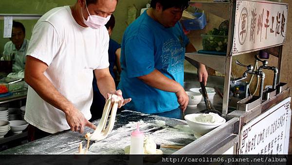 【美食】新北市。永和《軍。蘭州手工拉麵》現點現做打牛肉麵-軍。蘭州手工拉麵 【美食】新北市。永和《軍。蘭州手工拉麵》現點現做打牛肉麵-軍。蘭州手工拉麵