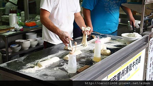 【美食】新北市。永和《軍。蘭州手工拉麵》現點現做打牛肉麵-軍。蘭州手工拉麵 【美食】新北市。永和《軍。蘭州手工拉麵》現點現做打牛肉麵-軍。蘭州手工拉麵