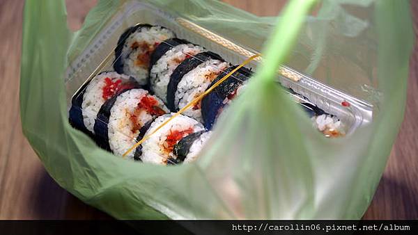 【隨興食記】木柵市場內。現做壽司 【隨興食記】木柵市場內。現做壽司