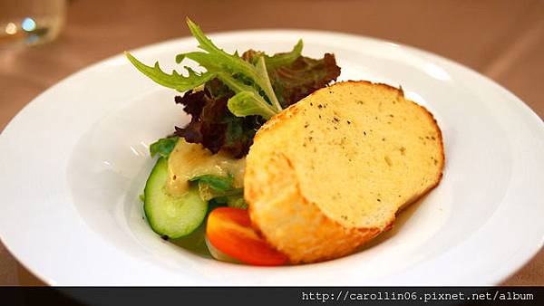 【隨興食記】《波拿法新法式料理》除了擺飾沒找到一絲法式-波拿法 【隨興食記】《波拿法新法式料理》除了擺飾沒找到一絲法式-波拿法