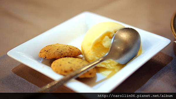 【隨興食記】《波拿法新法式料理》除了擺飾沒找到一絲法式-波拿法 【隨興食記】《波拿法新法式料理》除了擺飾沒找到一絲法式-波拿法