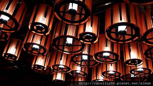 【食記】價格頗一般的《Lacuz 泰式料理》BELLAVITA店-Lacuz 【食記】價格頗一般的《Lacuz 泰式料理》BELLAVITA店-Lacuz