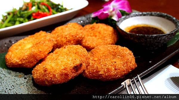 【食記】價格頗一般的《Lacuz 泰式料理》BELLAVITA店-Lacuz 【食記】價格頗一般的《Lacuz 泰式料理》BELLAVITA店-Lacuz