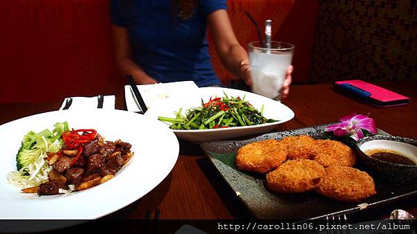 【食記】價格頗一般的《Lacuz 泰式料理》BELLAVITA店-Lacuz 【食記】價格頗一般的《Lacuz 泰式料理》BELLAVITA店-Lacuz