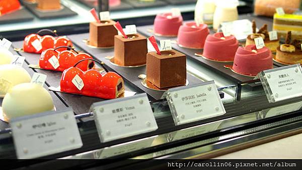 【隨興食記】《Pâtisserie ALEX》牛奶與水果霜淇淋-Pâtisserie ALEX 【隨興食記】《Pâtisserie ALEX》牛奶與水果霜淇淋-Pâtisserie ALEX