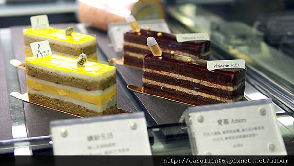 【隨興食記】《Pâtisserie ALEX》牛奶與水果霜淇淋-Pâtisserie ALEX 【隨興食記】《Pâtisserie ALEX》牛奶與水果霜淇淋-Pâtisserie ALEX