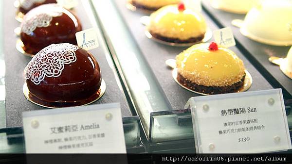 【隨興食記】《Pâtisserie ALEX》牛奶與水果霜淇淋-Pâtisserie ALEX 【隨興食記】《Pâtisserie ALEX》牛奶與水果霜淇淋-Pâtisserie ALEX