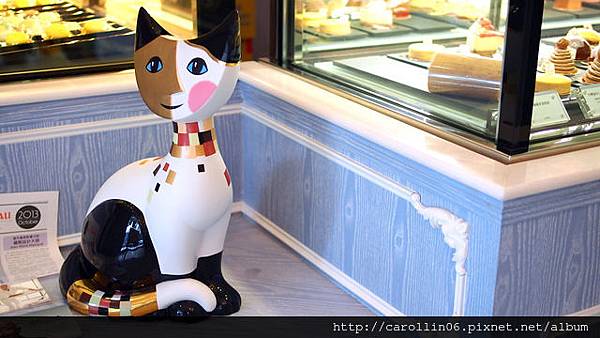 【隨興食記】《Pâtisserie ALEX》牛奶與水果霜淇淋-Pâtisserie ALEX 【隨興食記】《Pâtisserie ALEX》牛奶與水果霜淇淋-Pâtisserie ALEX