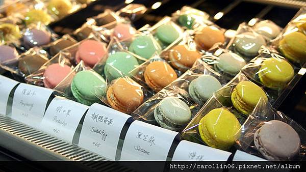 【隨興食記】《Pâtisserie ALEX》牛奶與水果霜淇淋-Pâtisserie ALEX 【隨興食記】《Pâtisserie ALEX》牛奶與水果霜淇淋-Pâtisserie ALEX