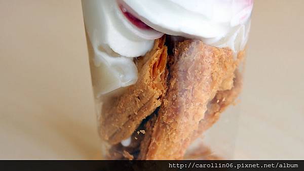 【隨興食記】《Pâtisserie ALEX》牛奶與水果霜淇淋-Pâtisserie ALEX 【隨興食記】《Pâtisserie ALEX》牛奶與水果霜淇淋-Pâtisserie ALEX