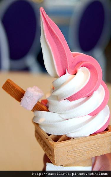 【隨興食記】《Pâtisserie ALEX》牛奶與水果霜淇淋-Pâtisserie ALEX 【隨興食記】《Pâtisserie ALEX》牛奶與水果霜淇淋-Pâtisserie ALEX