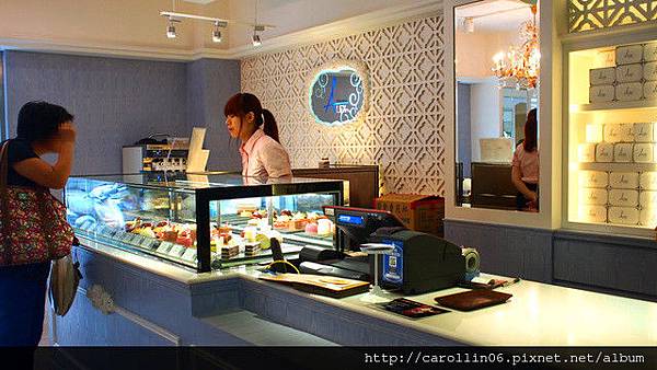 【隨興食記】《Pâtisserie ALEX》牛奶與水果霜淇淋-Pâtisserie ALEX 【隨興食記】《Pâtisserie ALEX》牛奶與水果霜淇淋-Pâtisserie ALEX